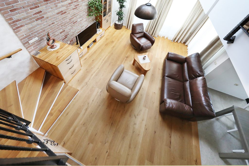 Come proteggere il parquet dai graffi?