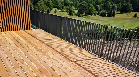 Uno spazio esterno solo in legno?