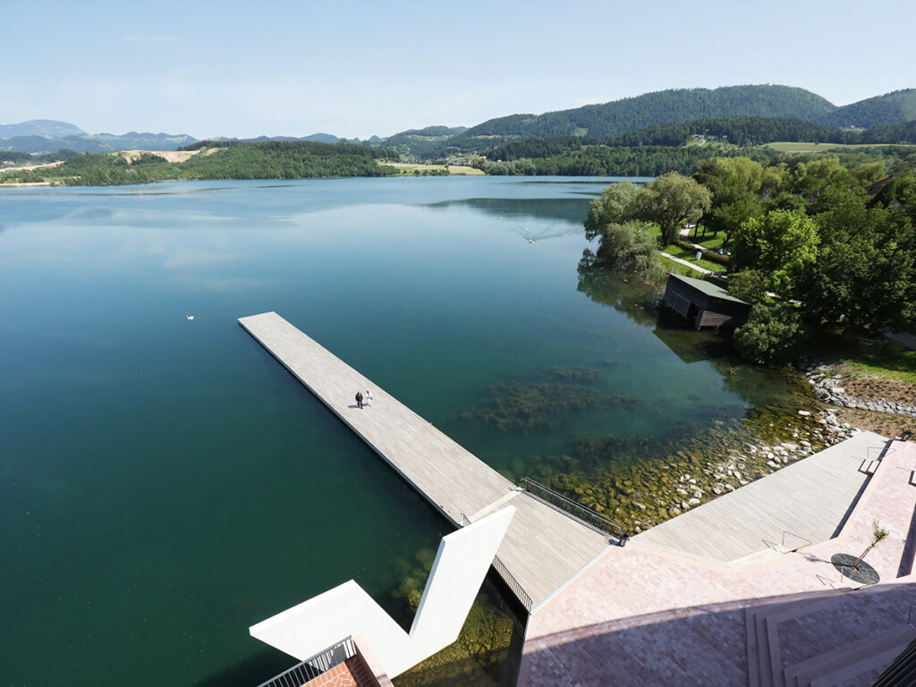 Lago di Velenje – palco e molo per tutte le stagioni